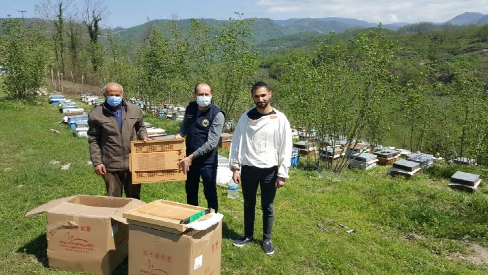Arı yetiştiricilerine 1000 adet polen toplama tuzağı dağıtıldı