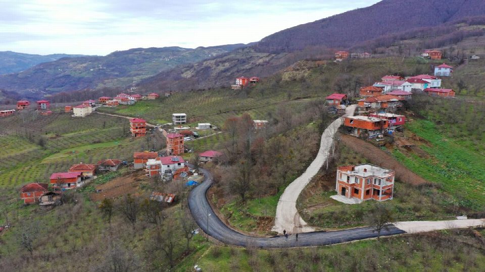 Aybastı Uzundere- Zaferimilli bağlantı yolu sıcak asfalta kavuşuyor