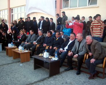 ÜNİVERSİTELİLER STRES ATTI