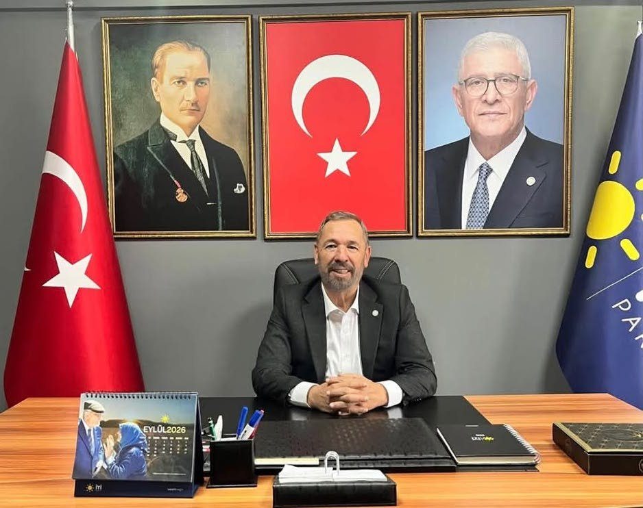 İYİ Parti altınordu ilçe başkanı Ömer İyi mazbatasını aldı