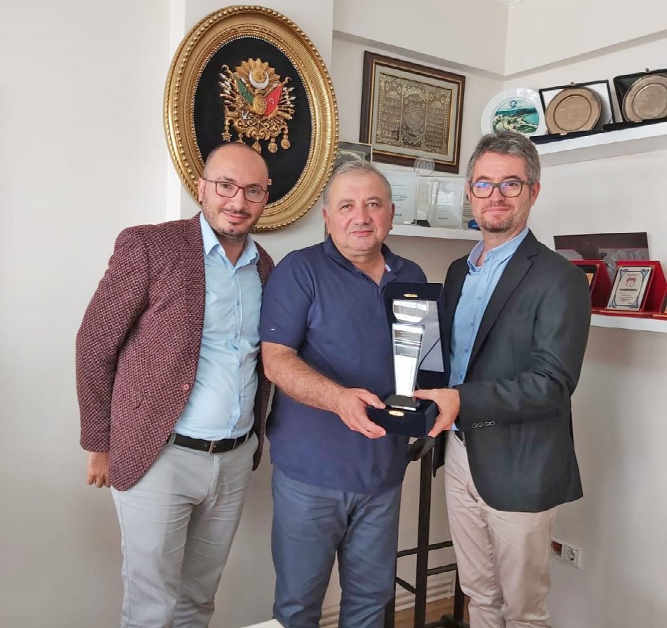 Okyay Sarıhan plaketle onurlandırıldı