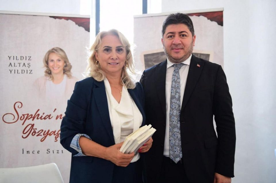 YILDIZ YILDIZ’IN İLK İMZA GÜNÜ