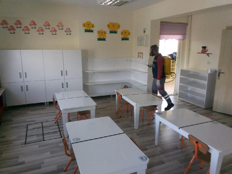 Büyükşehir okulları dezenfekte etti