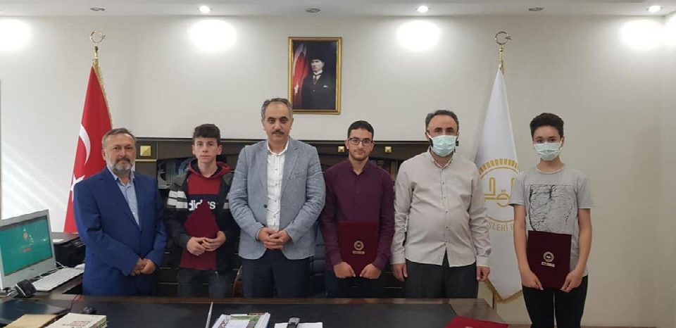 Hafızlara belgeleri takdim edildi