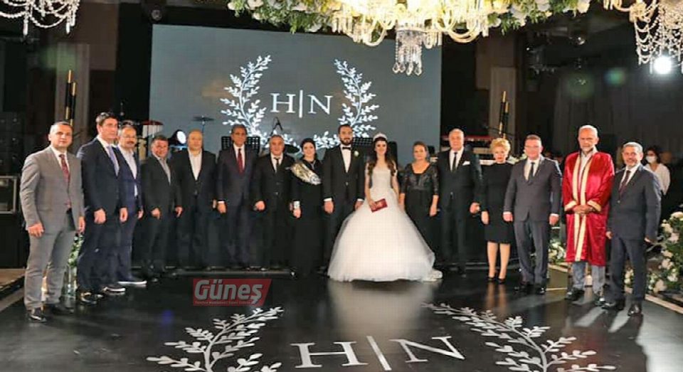 Handan ile Nurettin görkemli bir düğünle evlendiler