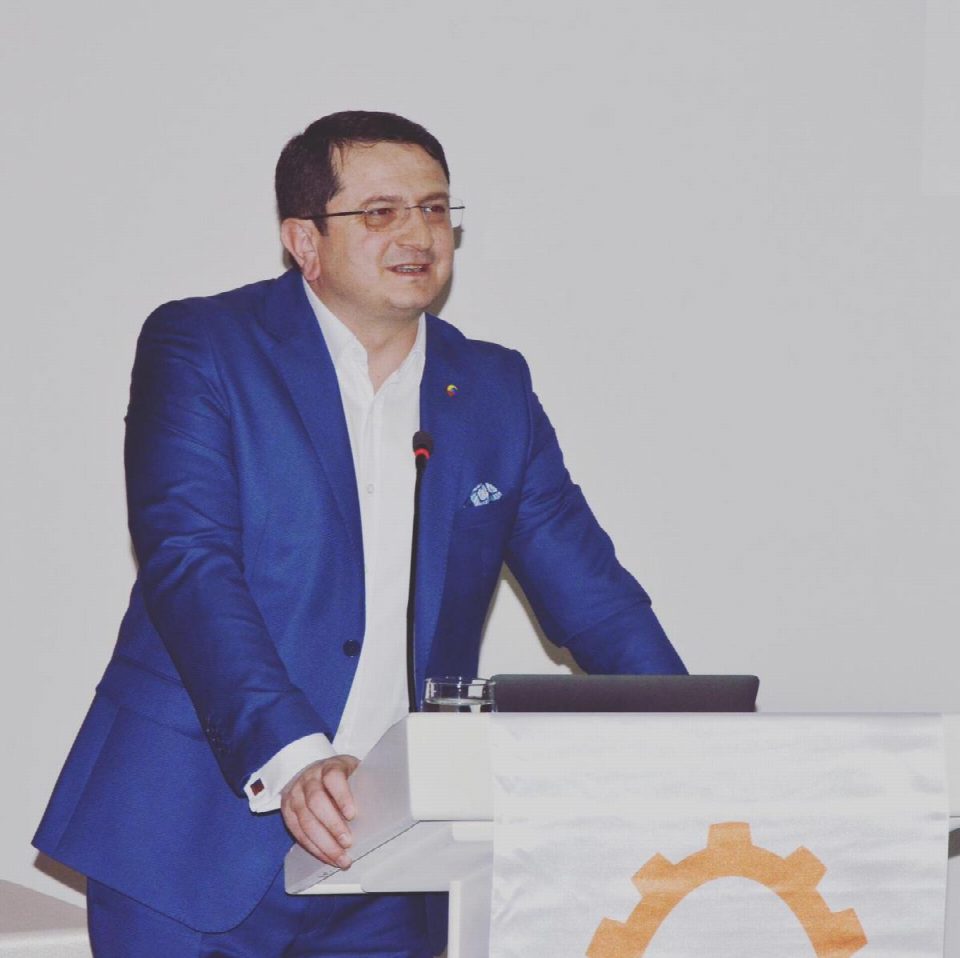 Tayfun Karataş, “Siyasilerimizi Göreve Davet Ediyoruz" dedi.
