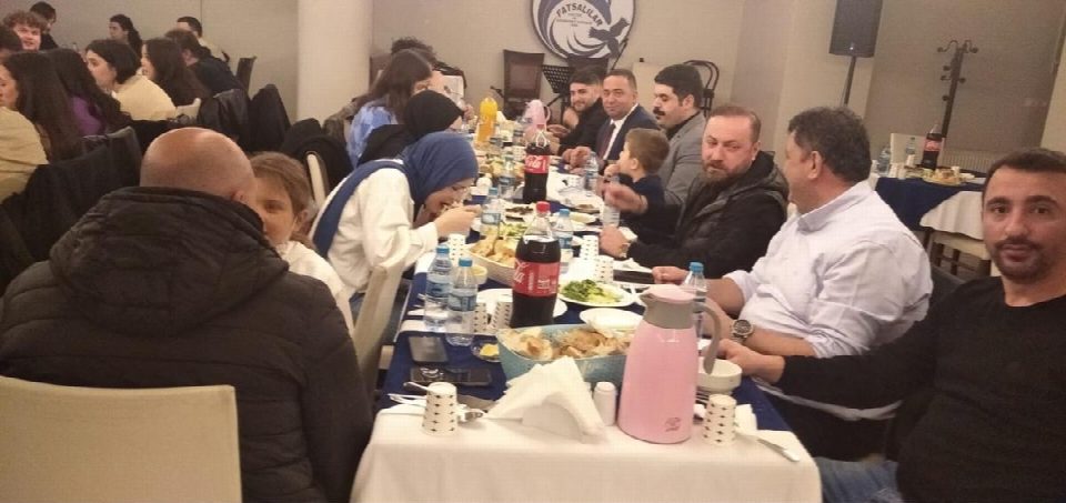 Öğrenciler iftar yemeğinde bir araya geldi