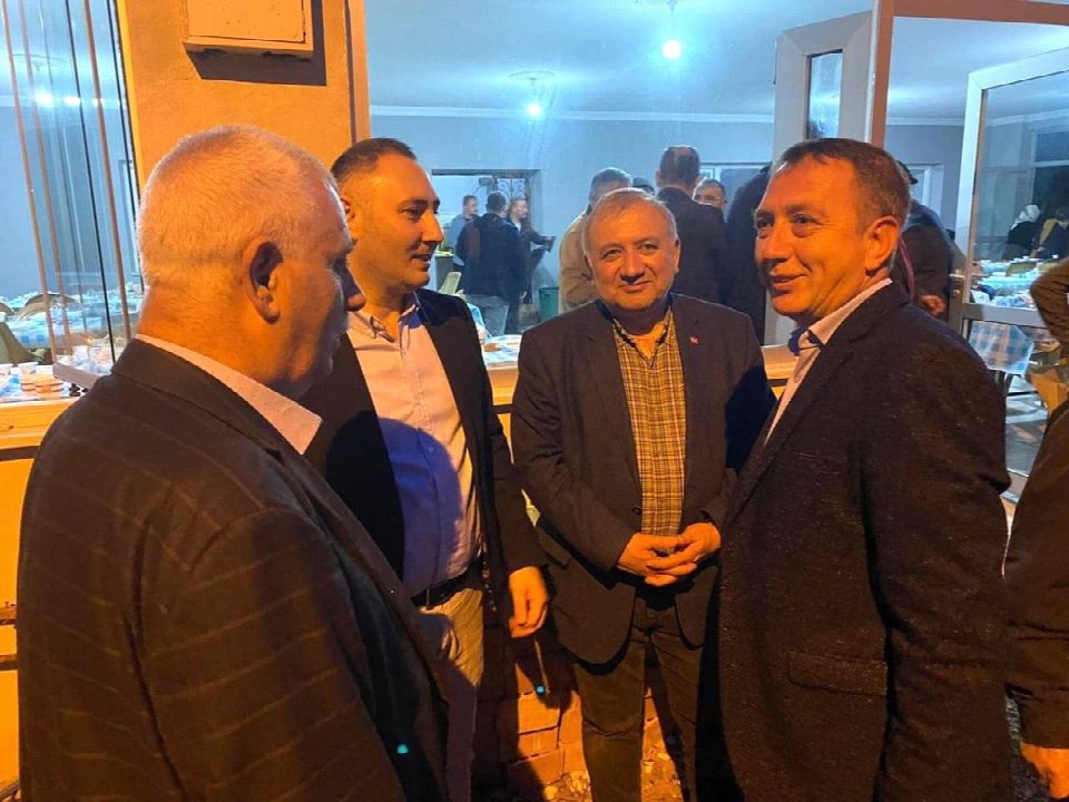 Demirci mahallesi muhtarlığı iftar yemeği verdi