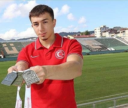 Ordulu Milli Halterci Yusuf Fehmi Genç Dünya Şampiyonu oldu