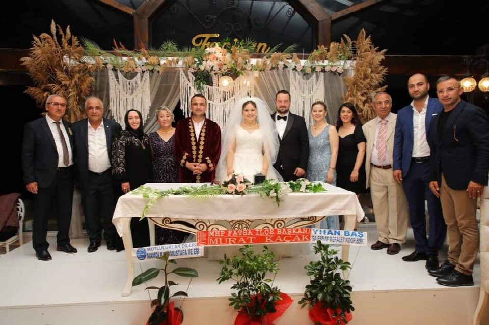 Nazlıhan ile Murat'a mutluluklar