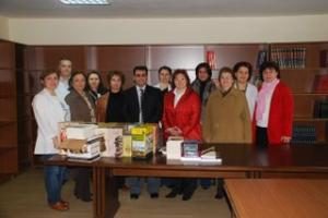YARDIMSEVENLER DERNEĞİNDEN ÜNİVERSİTEYE KİTAP YARDIMI