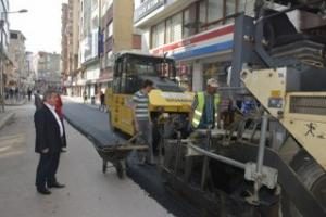 FATSA ŞEHİR MERKEZİNDE BÜYÜKŞEHİR DESTEĞİYLE ASFALT YENİLEME ÇALIŞMASI
