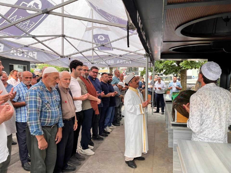 LEYLA ÇAMAŞ KİBAR SON YOLCULUĞUNA UĞURLANDI
