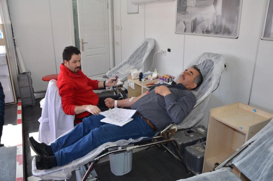 AK Parti'den Kan Bağışı