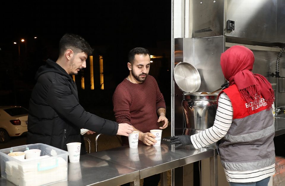 Büyükşehir, 2022’de ulaşılmadık kapı bırakmadı..Geride kalan bir yıl boyunca vatandaşlara 13 milyon Tl destek yapıldı