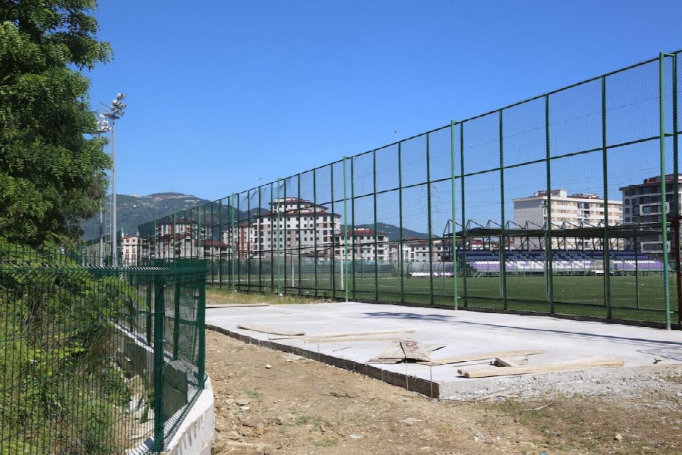 Spor Toto Altınordu spor kompleksi çevre düzenlemesi devam ediyor