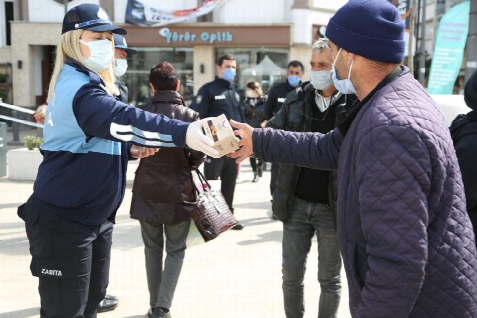 Büyükşehir’den 19 ilçede kandil simidi ikramı