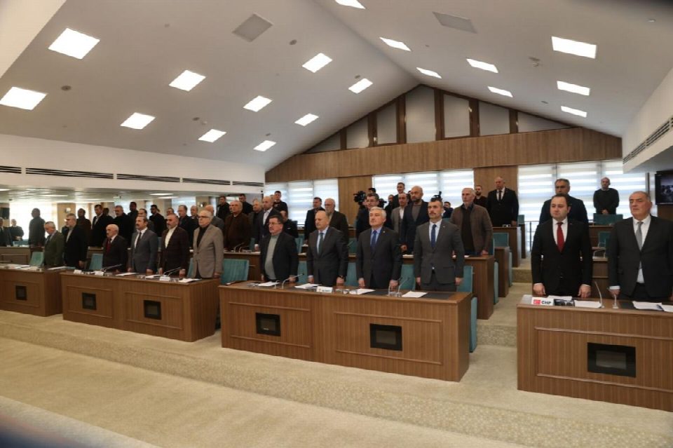 Başkan Güler: deprem bölgesinde Ordu’dan 595 adet araç ve iş makinesi var büyükşehir olarak 217 aracımız var 280 personelimiz var”eşinden destek
