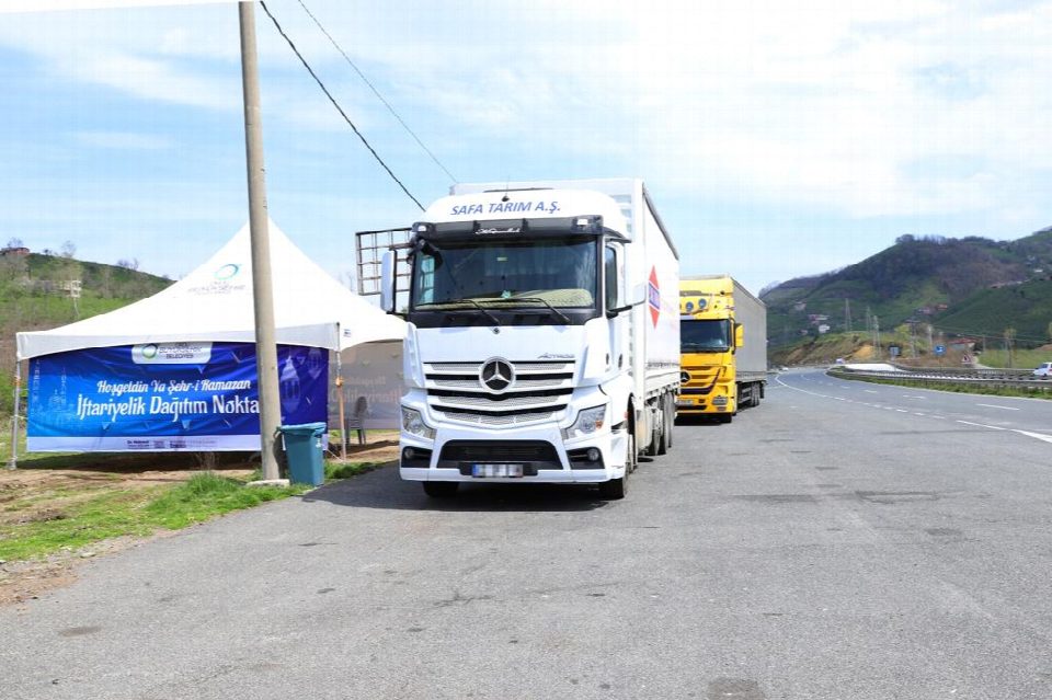 Karadeniz sahil yolunda iftar saati bereketi