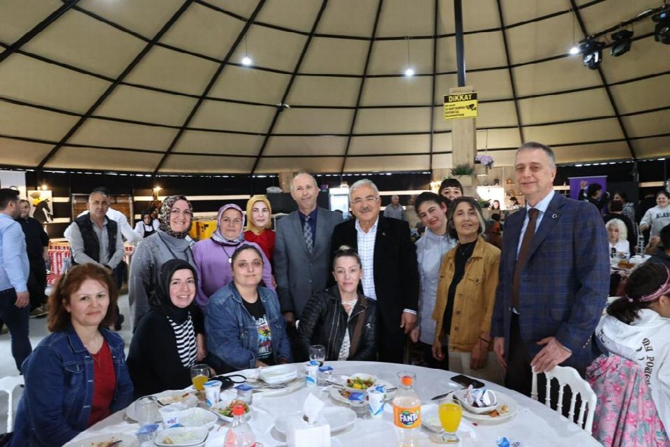 Başkan Güler özel öğrencilerin sevincine ortak oldu