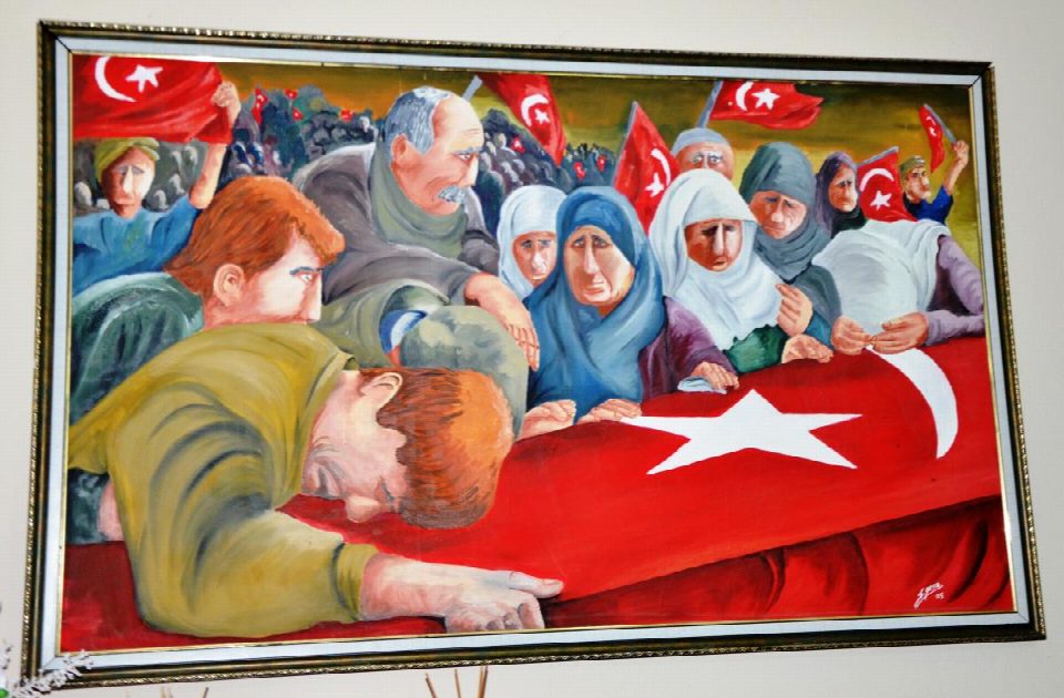 Şehit ve Gaziler Derneğine anlamlı tablo bağışı