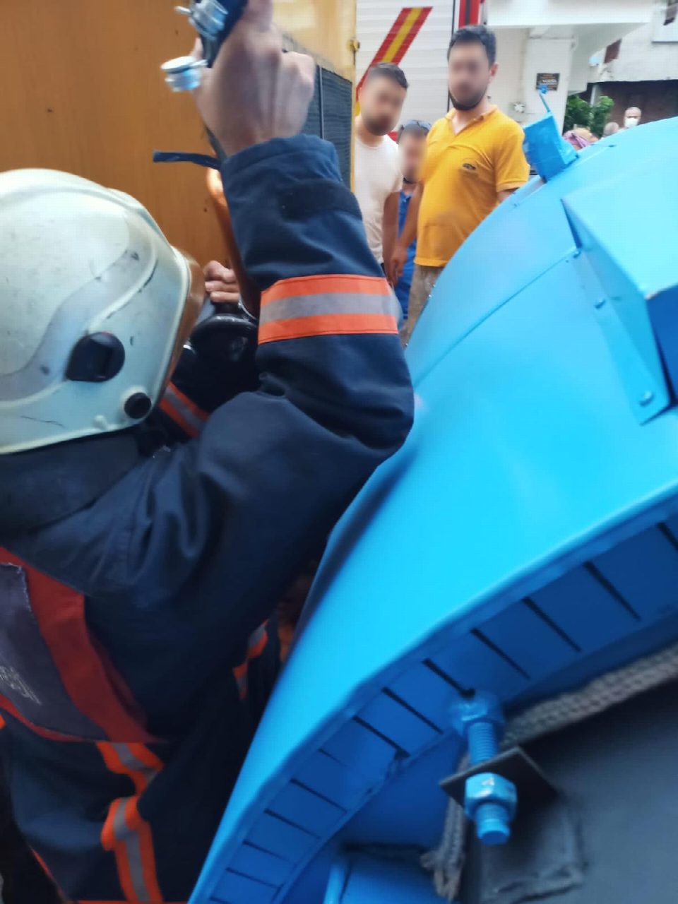 Başı sıkışan çocuğun yardımına Ordu itfaiyesi koştu