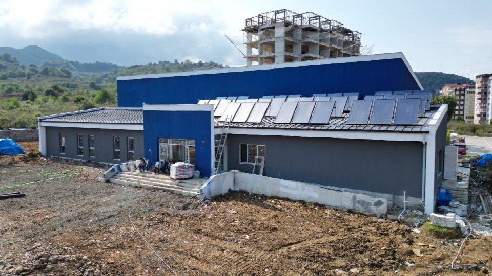 Yarı olimpik yüzme havuzu artık gün sayıyor