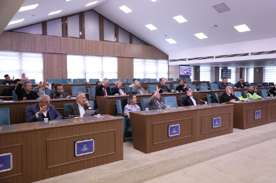 Altınordu’da bazı caddeler ücretli otopark oldu