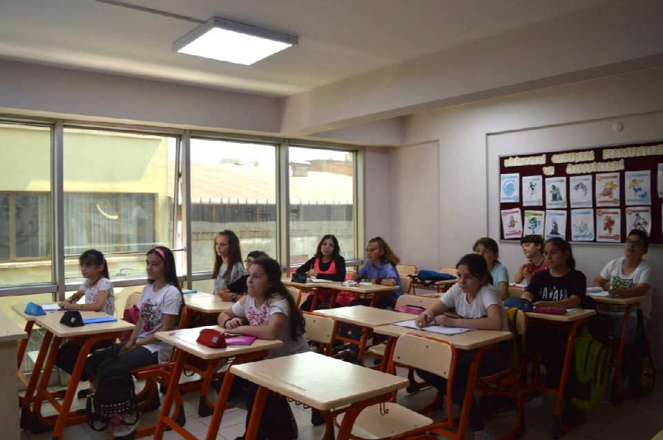 Bilgi evlerinde eğitim yeniden başlıyor
