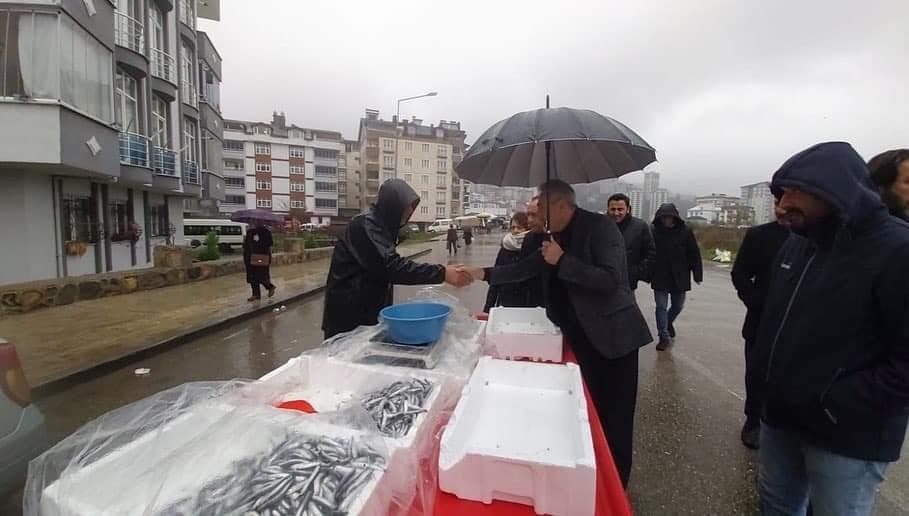 Pazartesi pazarını ziyaret ettiler...