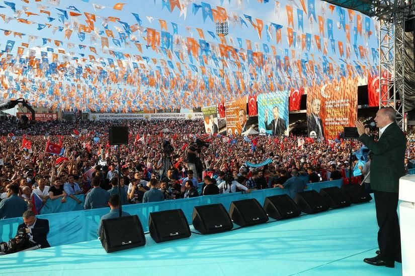 Çelenk, "Milletimiz Karanlığı Değil Kararlılığı Seçecek"