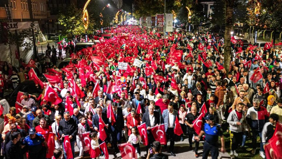 100.yıl coşkusu caddelere sığmadı... Fatsa Cumhuriyet’in 100. yılını coşkuyla kutladıgücümüzle çalışıyoruz”