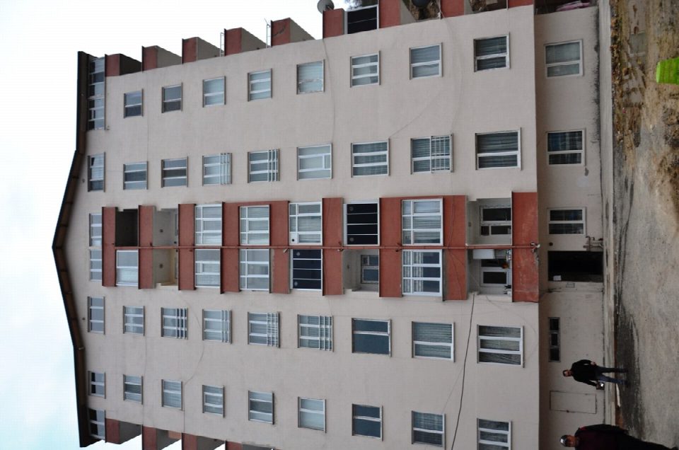 Fatsa’da 10 katlı bir apartman çökme tehlikesine karşı boşaltıldı