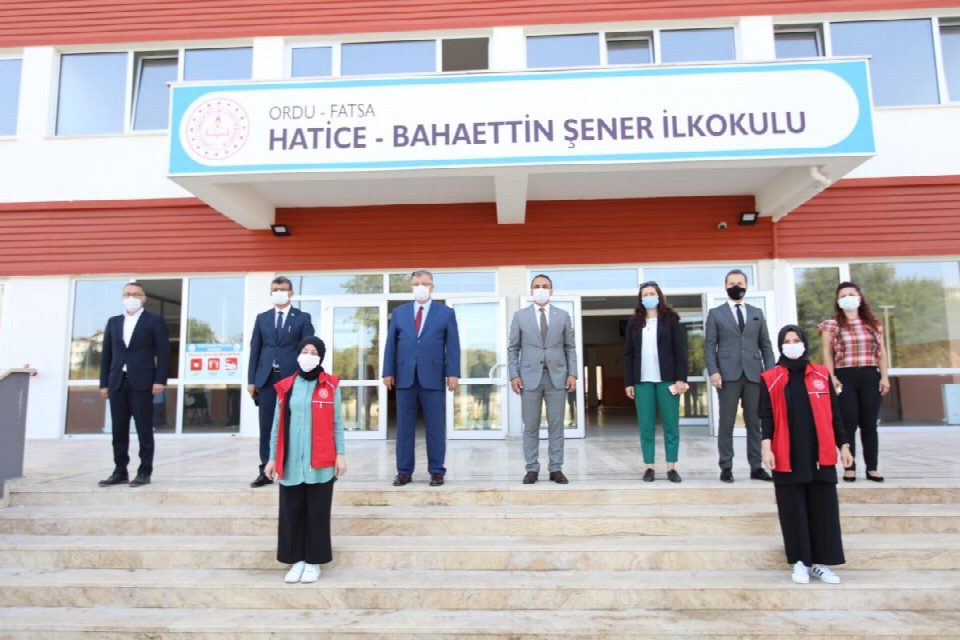 Kaymakam Yaran ve Başkan Kibar birinci sınıf öğrencilerini ziyaret etti
