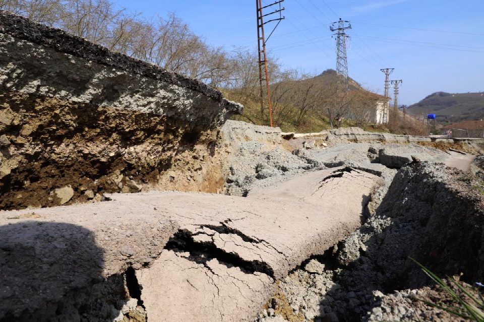 Ordu’da 256 yol ağında heyelan meydana geldi