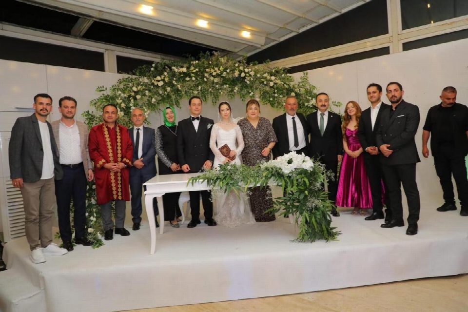 Asude ile Seyithan’ın en mutlu günü... Fatsa’da yılın düğünü: Beş bin kişi katıldı