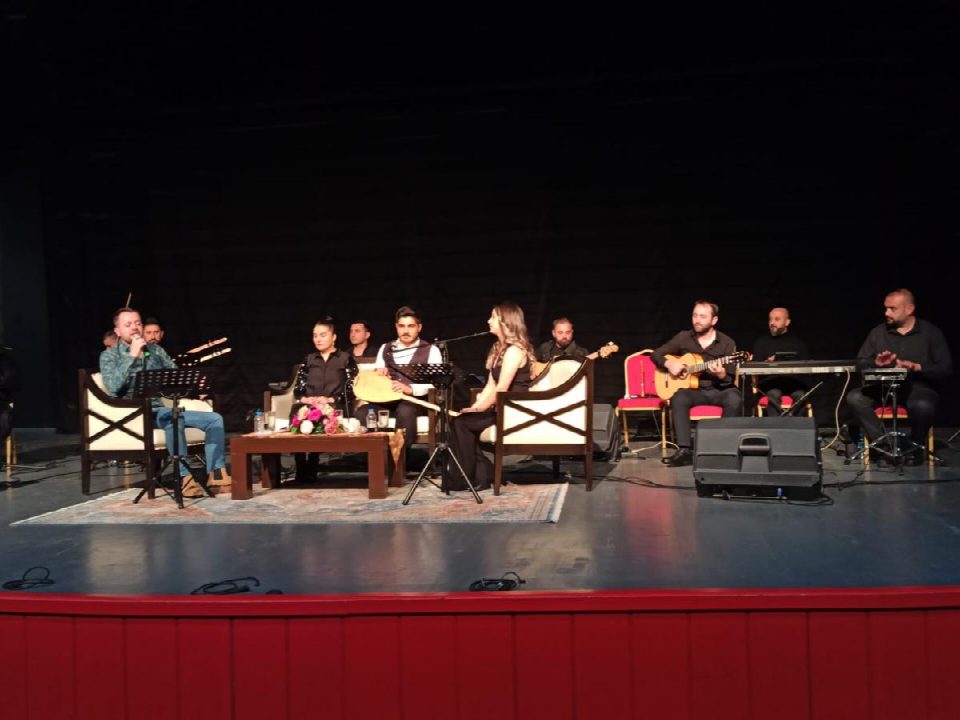 Sekizinci pandemi konserinde Aşık Veysel unutulmadı