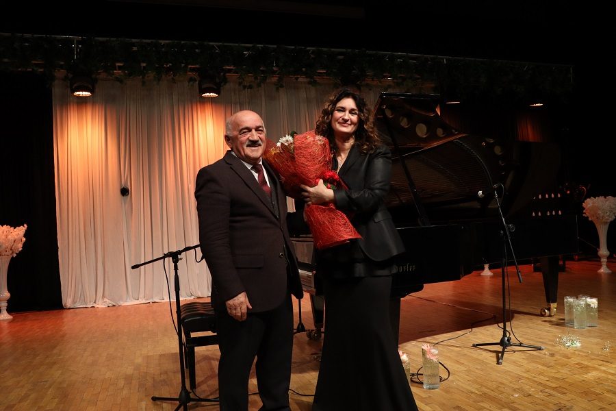 Piyanist Anjelika Akbar Kültür-Sanat etkinliklerine damga vurdu