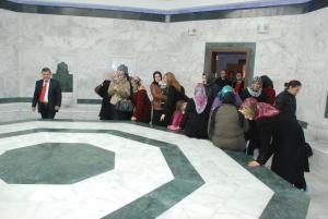 AK PARTİ KADIN KOLLARI SPOR KOMPLEKSİNİ GEZDİ