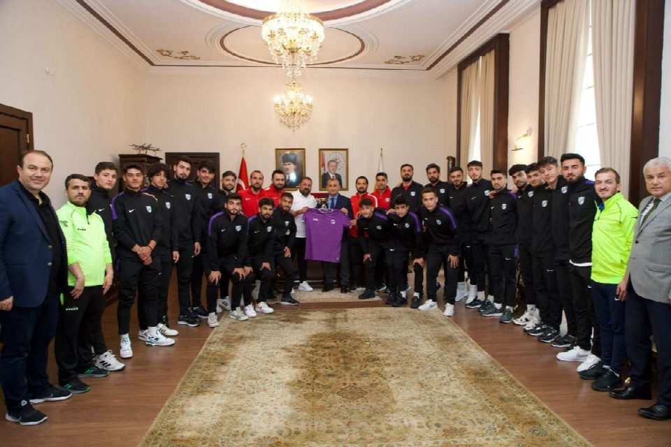 Şampiyon Orduspor’dan, Vali Sonel’e teşekkür ziyareti