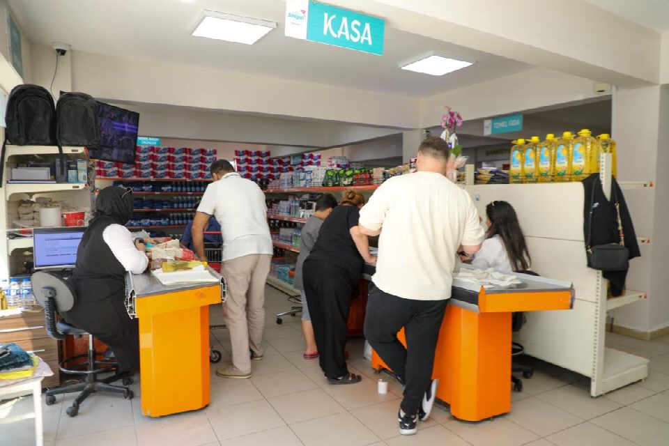 Büyükşehir öğrencilerin okul heyecanına ortak oldu