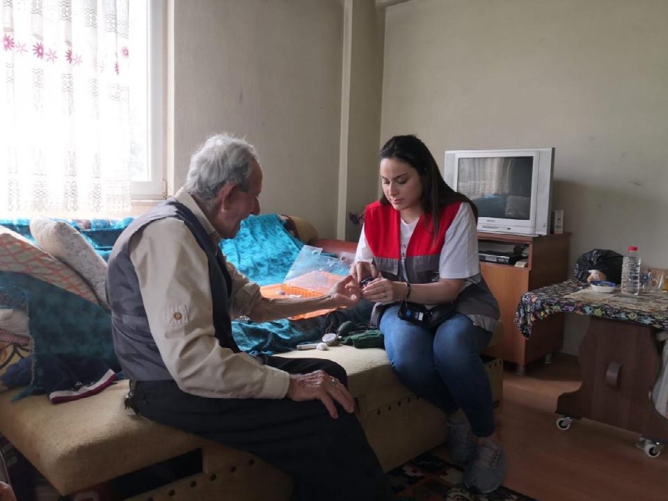 Büyükşehirle yaş almış vatandaşların hayatı kolaylaşıyor