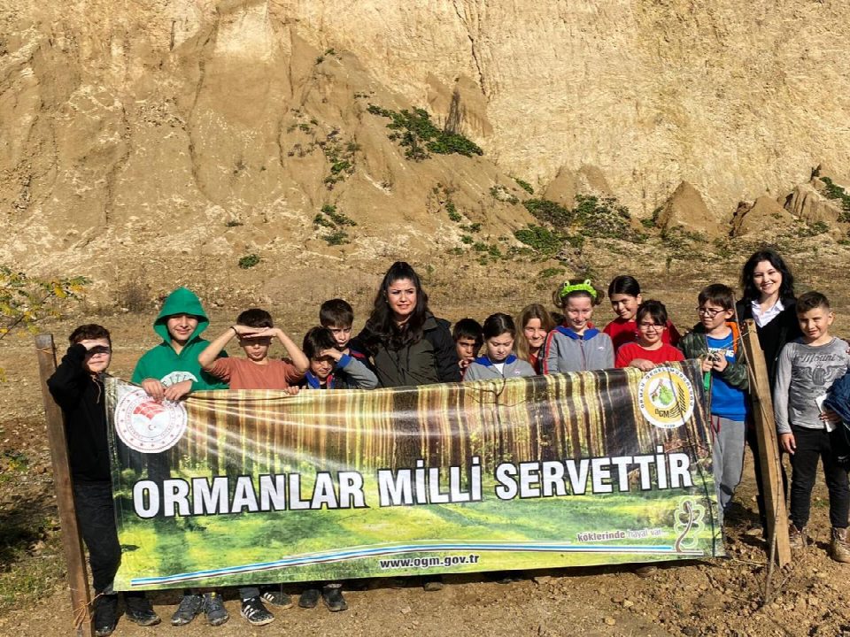 Geleceğe nefes çerçevesinde 100 fidan daha toprakla buluştu