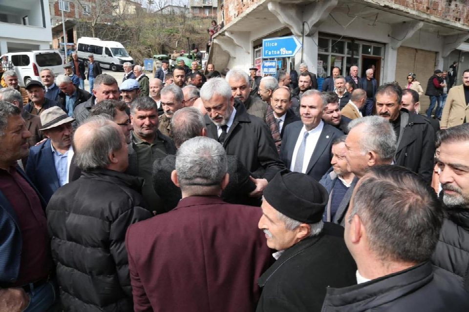 Fatsa ve Gürgentepe'nin 6 mahallesini ziyaret etti
