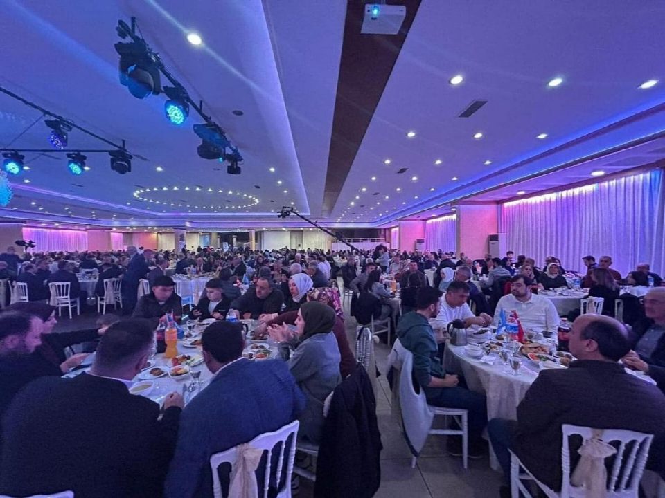 İstanbul Fatsalılar derneği iftar yemeği verdi