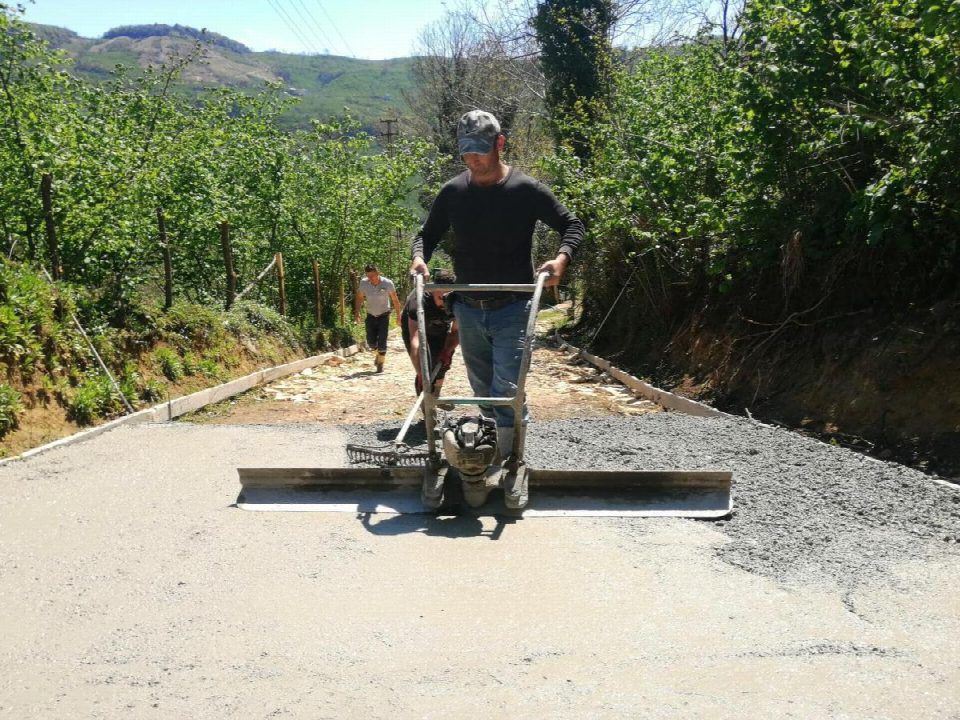 Karşıyaka mahallesinde beton yol dönemi