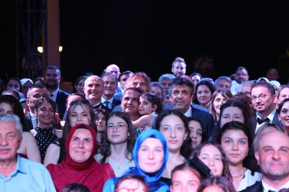 Fatsa Özel Sevgi Kültür ve Sanat Merkezi’nden muhteşem 20. yıl balosu
