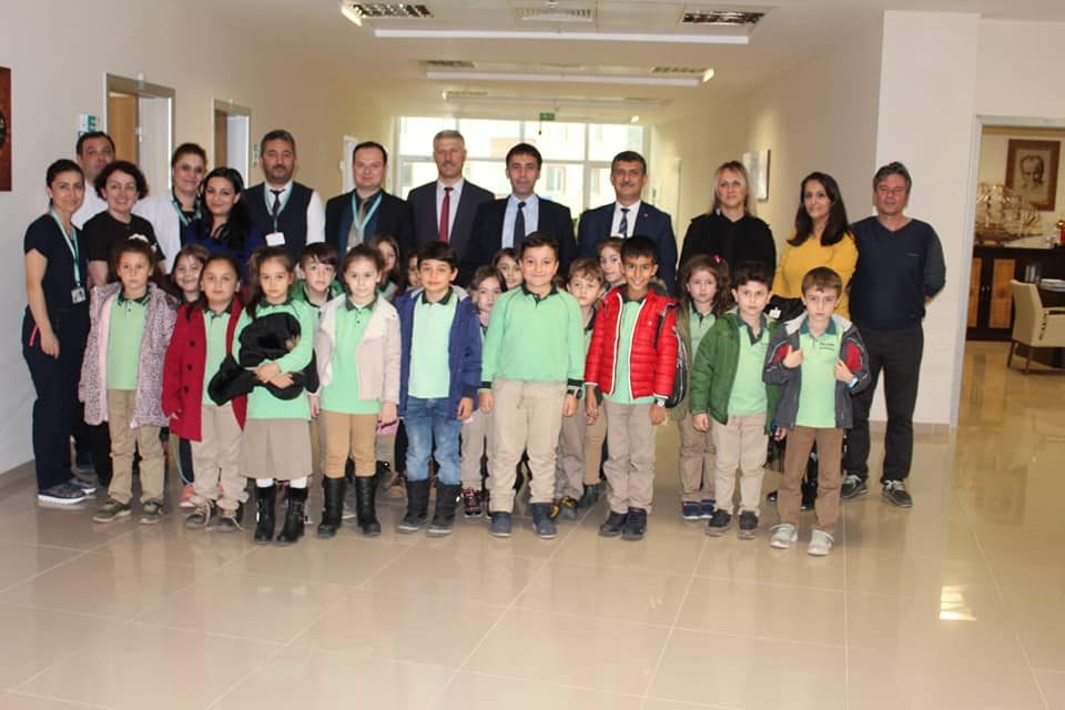 Biriktirdikleri harçlıklarını hasta yatan arkadaşlarına hediye aldılar