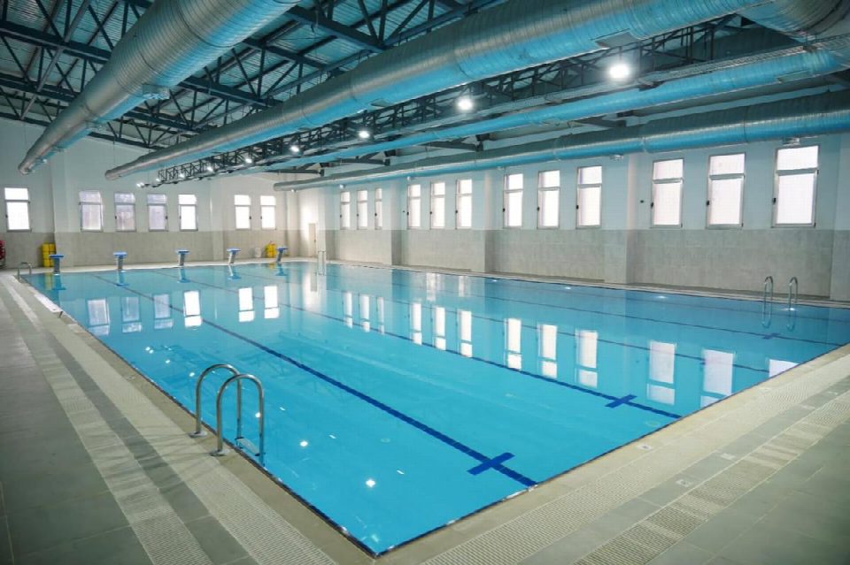 Yarı olimpik kapalı yüzme havuzunda son rötuşlar