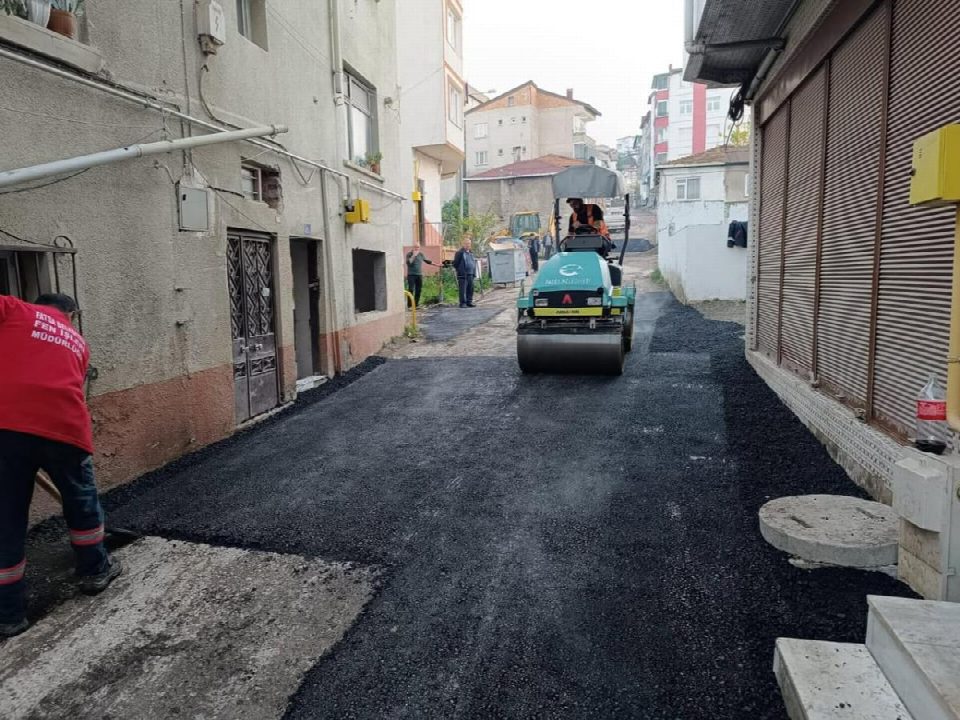 FATSA BELEDİYESİNDEN YAZ-KIŞ DEMEDEN YOL BAKIMI SEFERBERLİĞİ